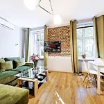 Cinema Aparthotel Poznań
