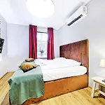 Cinema Aparthotel 3*