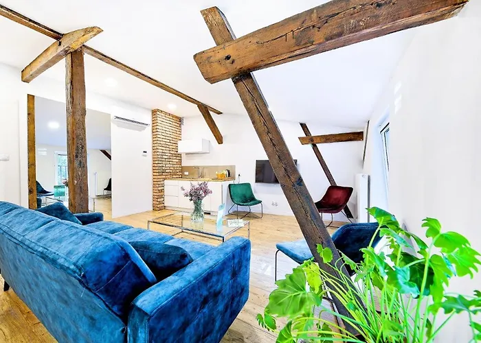 Cinema Aparthotel 3*