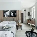 Cinema Apartahotel