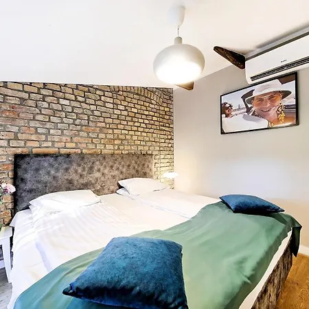 Cinema מלון דירות פוזנן