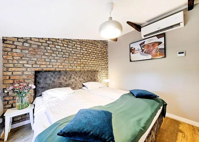 Cinema Aparthotel Poznan