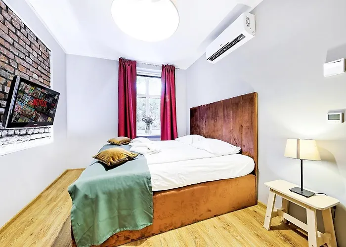 Cinema Aparthotel 3*