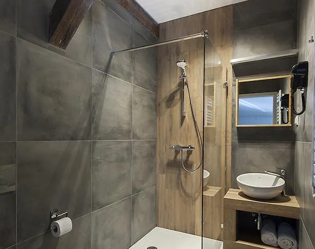 Cinema Aparthotel Poznan