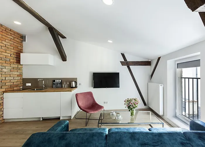 Cinema Aparthotel 3*