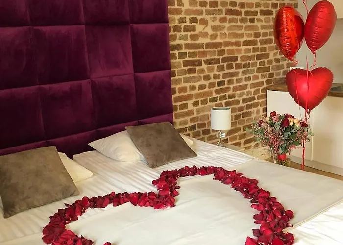 Cinema Aparthotel 3*